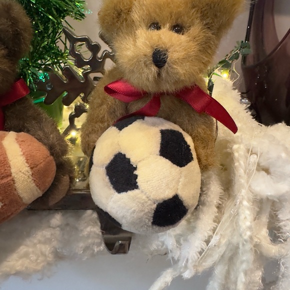 Retired Boyd Bears Sports Collection Football,Basketball and Soccer Bears - Picture 4 of 7